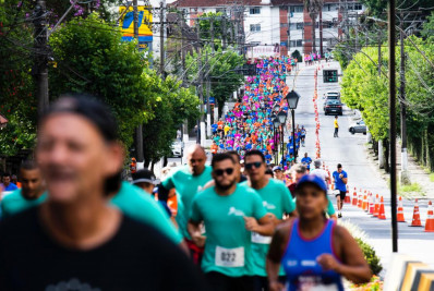 Com 800 participantes, corrida de rua coloriu e levou energia às ruas de Teresópolis 