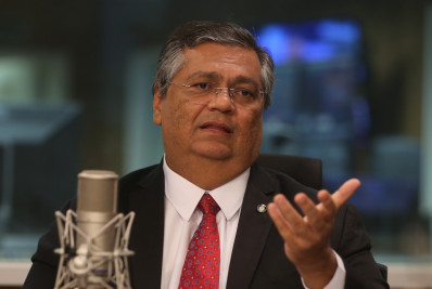 CPI sobre atos golpistas poderia causar perda de foco da Tributária, avalia Dino