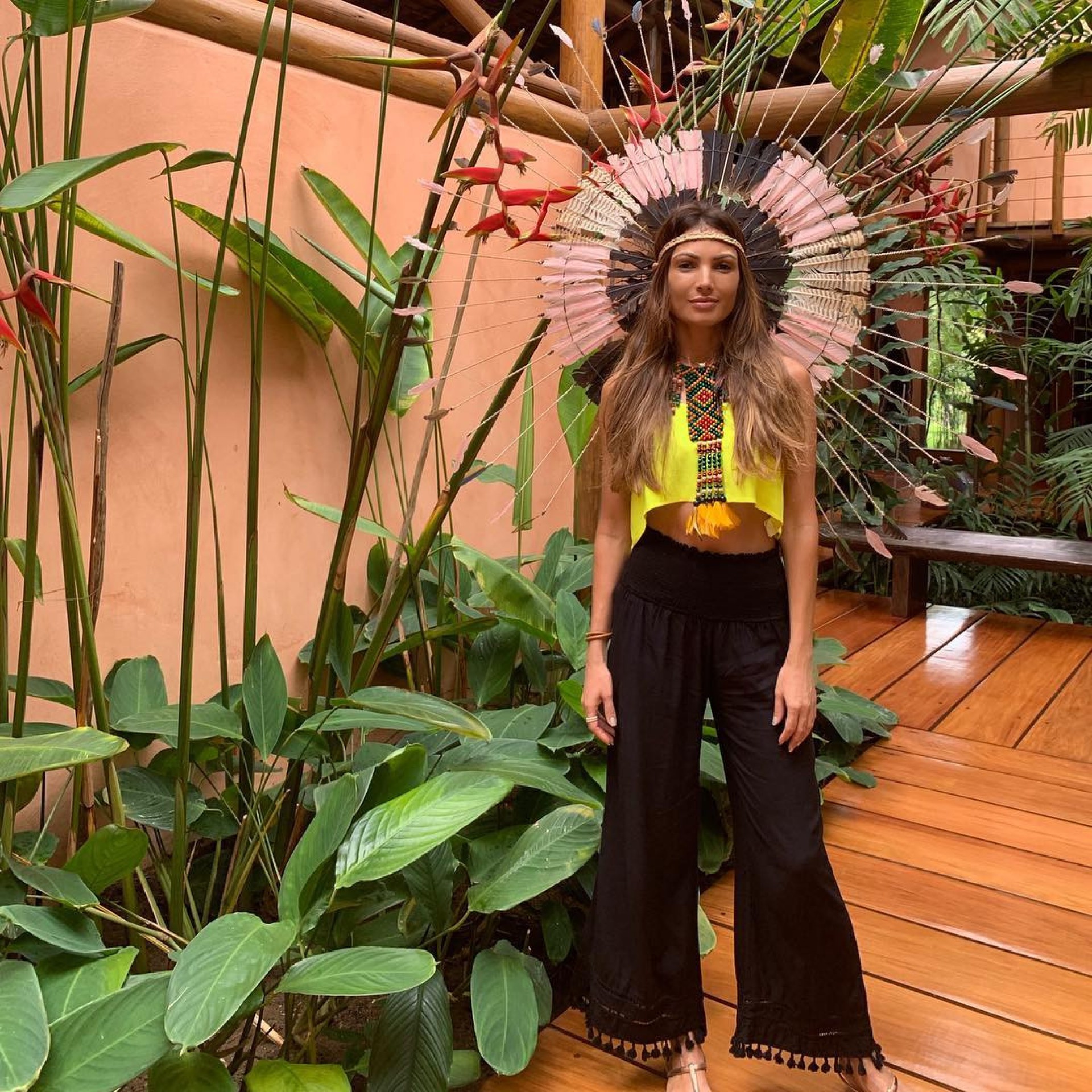 Patrícia Poeta na época em que visitou os indígenas Pataxós - Reprodução Internet