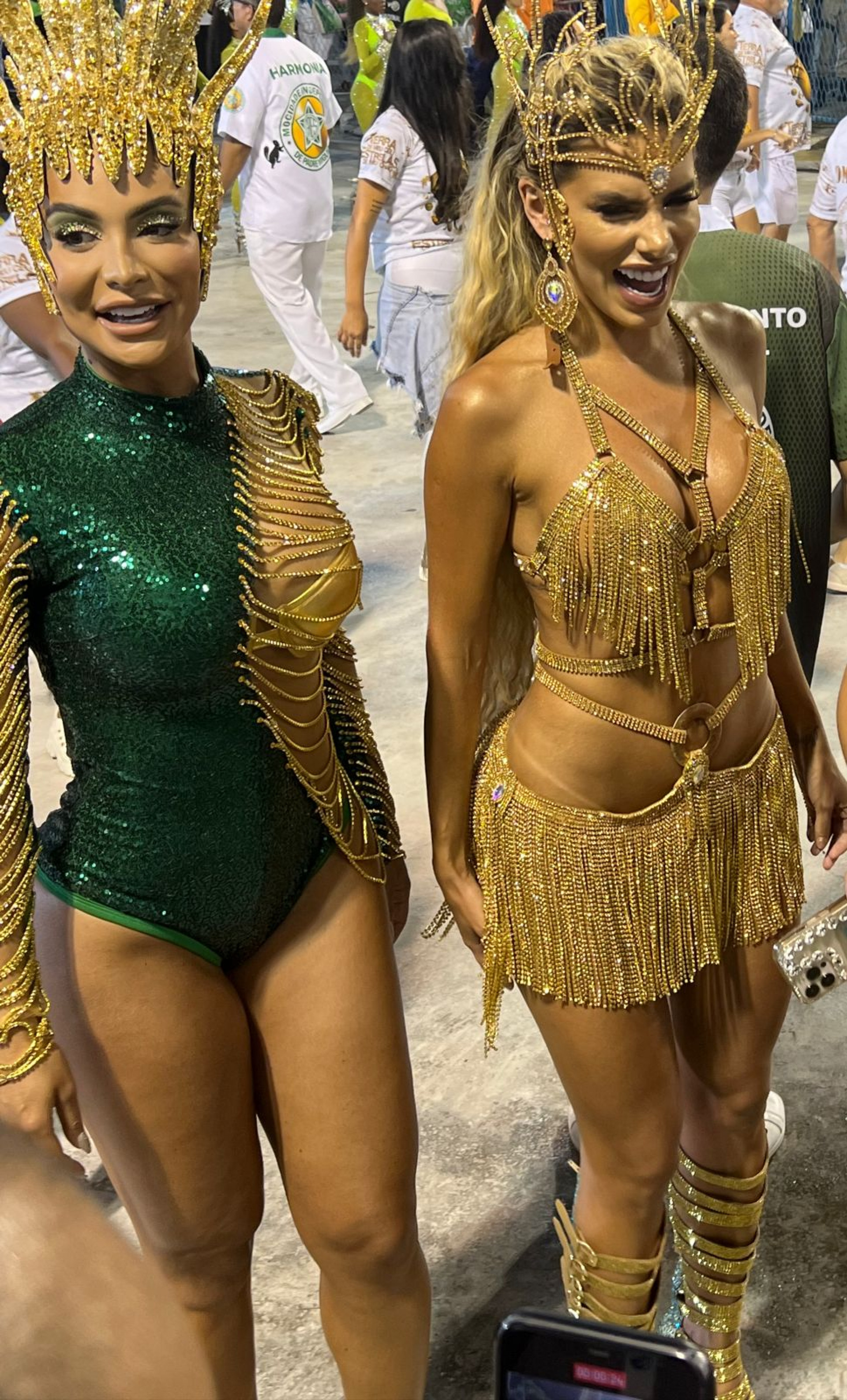 Aline mineiro e &Eacute;rika Schneider na concentra&ccedil;&atilde;o