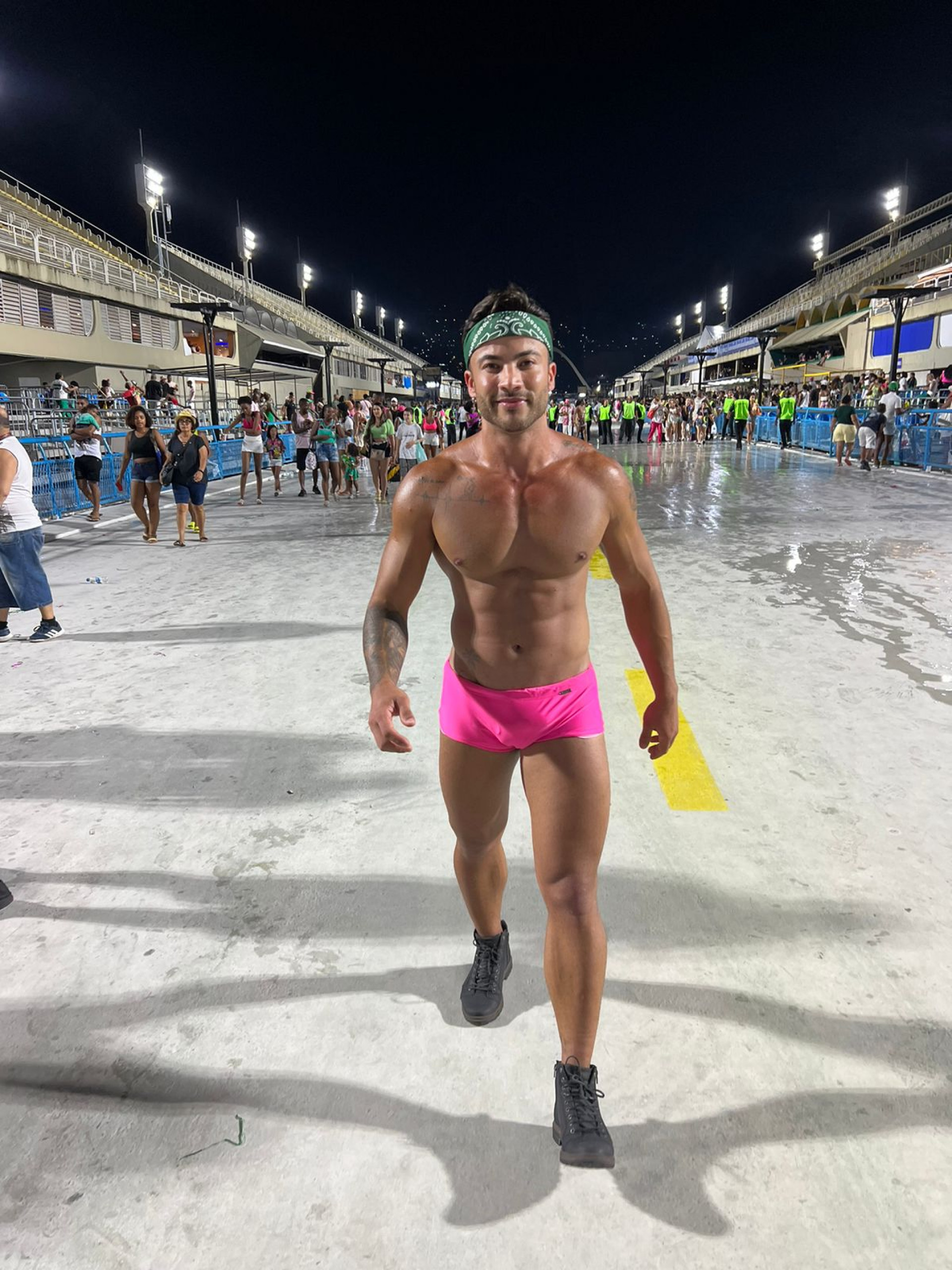 Pelad&atilde;o da Casa de vidro, Juliano Kastro causa no Samb&oacute;dromo