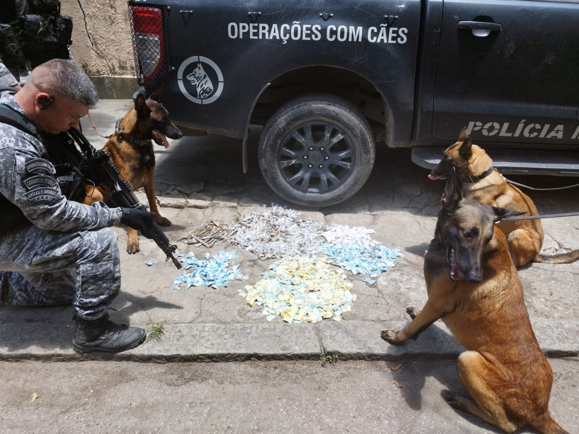 Polícia Militar apreendeu drogas na Cidade de Deus - Divulgação/Polícia Militar