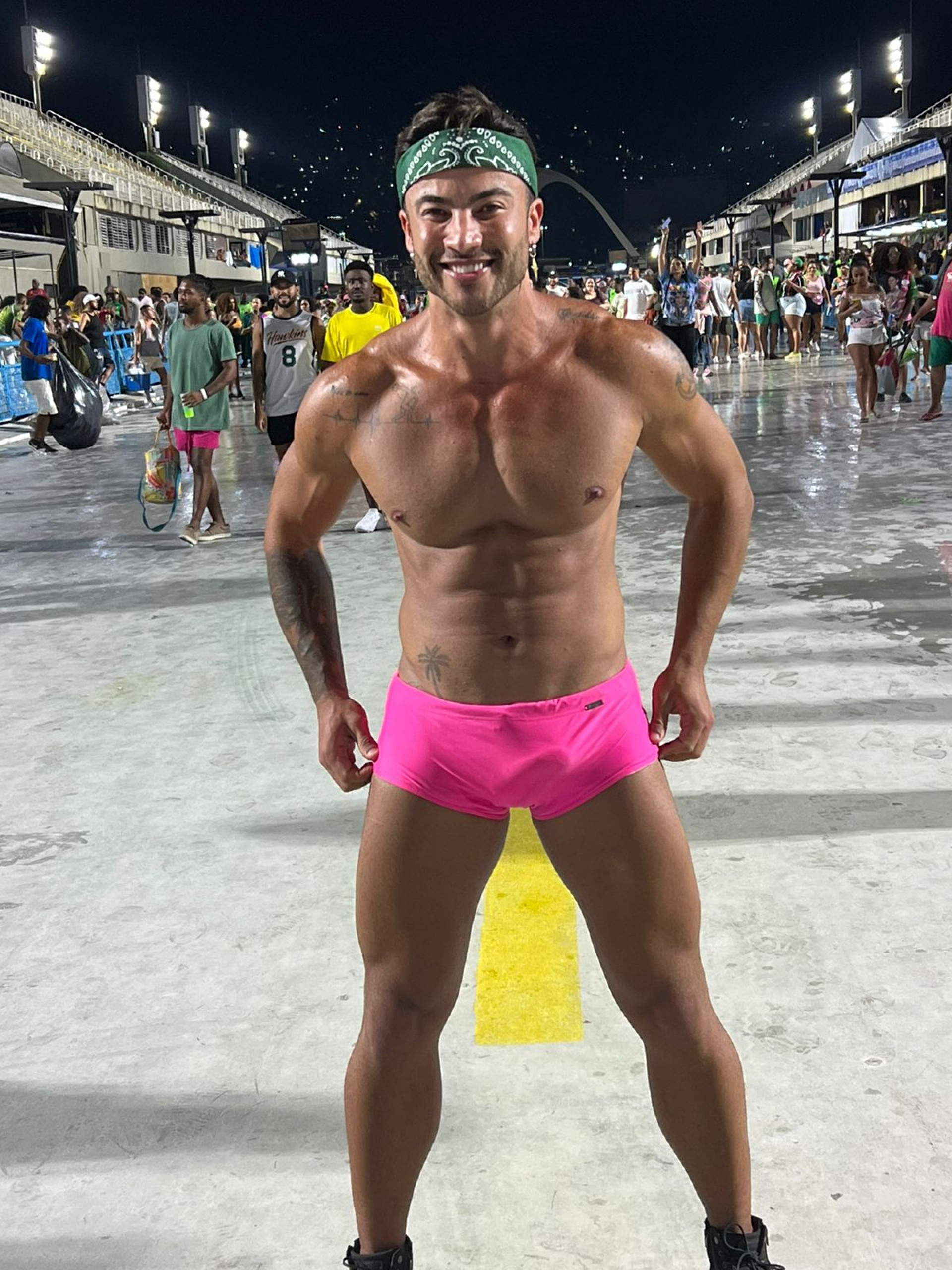 Pelad&atilde;o do BBB ataca na avenida