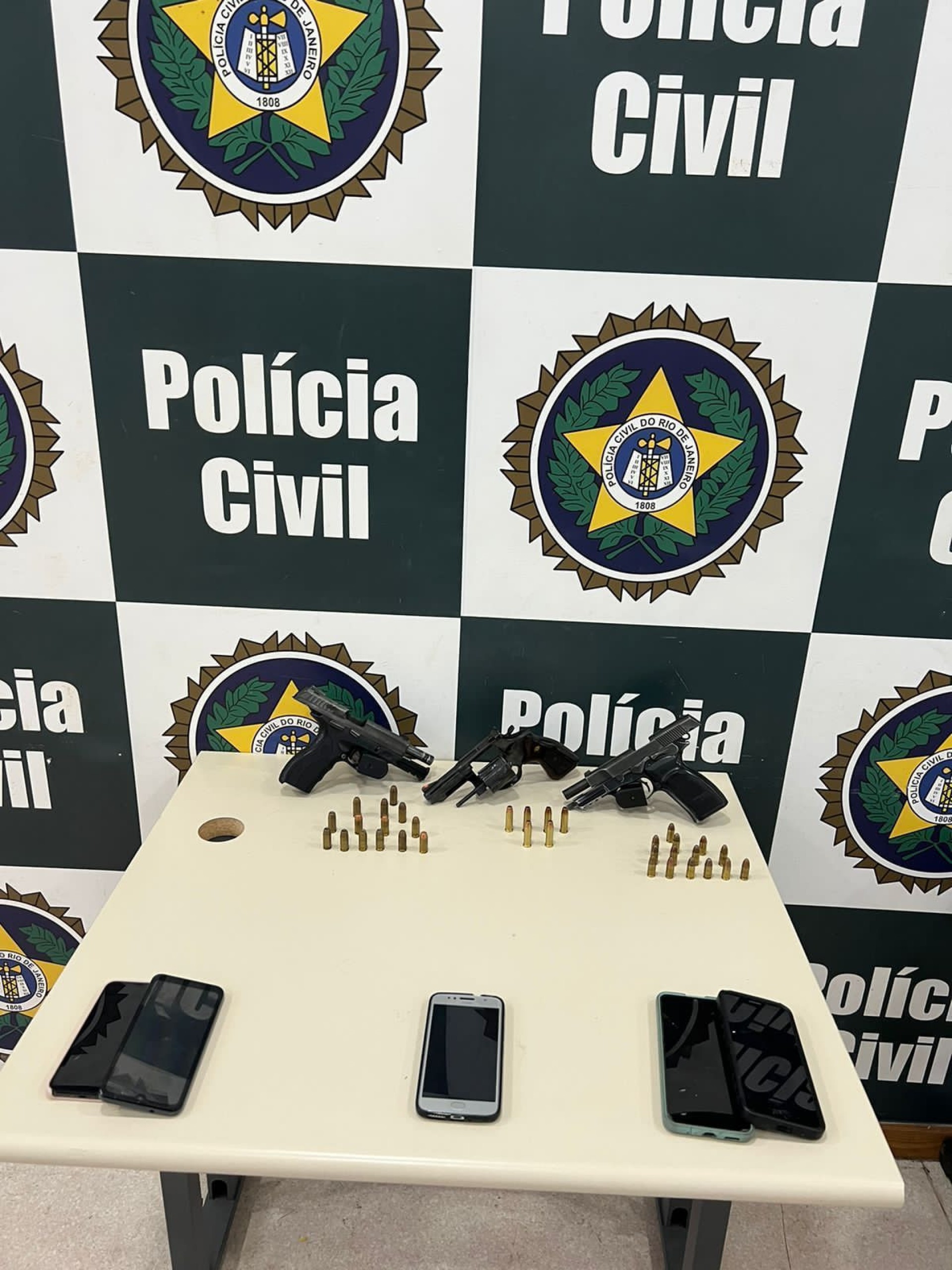 Material apreendido foi encaminhado à Delegacia de Repressão a Entorpecente (DRE)