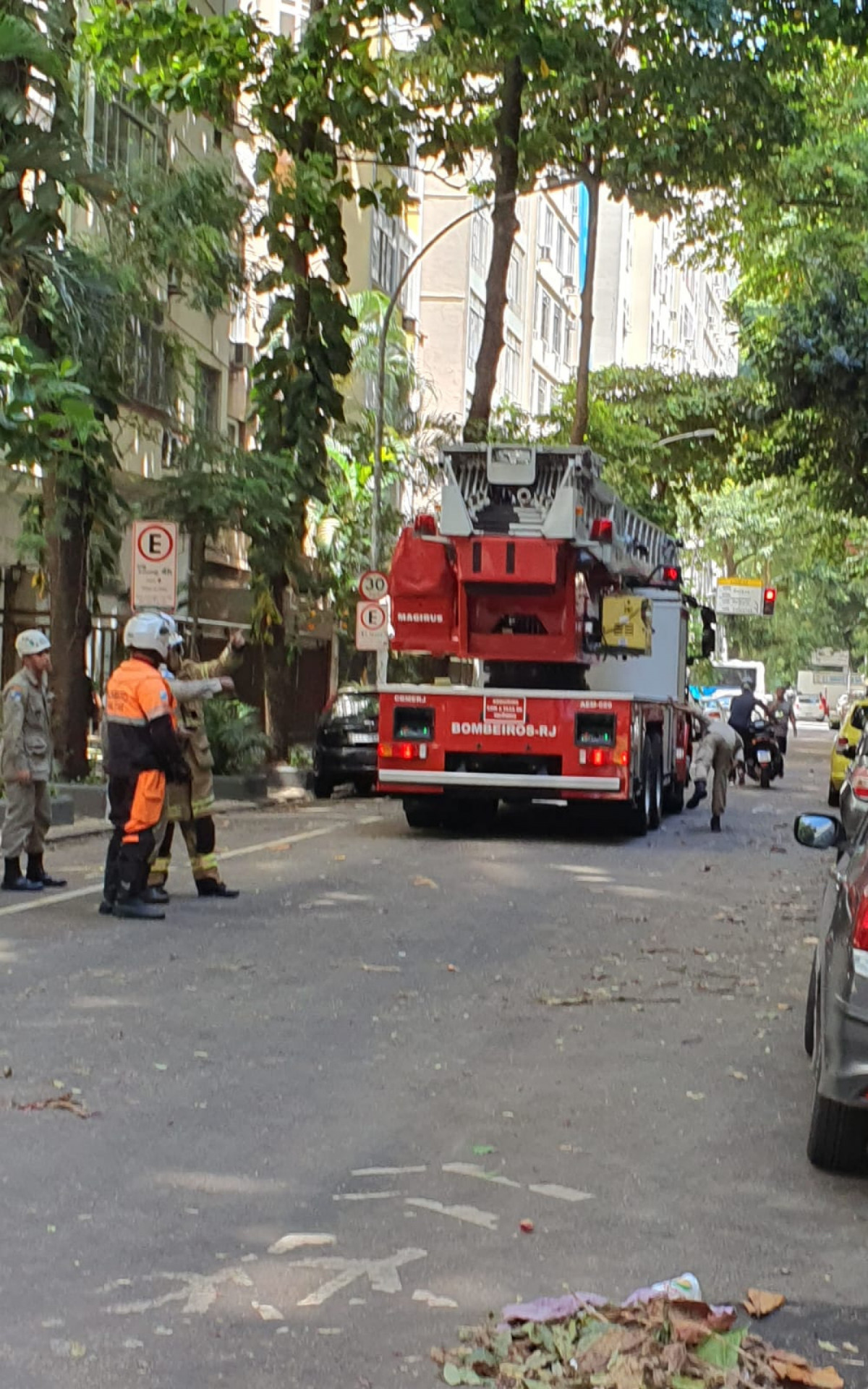 Corpo de Bombeiros foi acionado para suspeita de inc&ecirc;ndio em Copacabana - Divulga&ccedil;&atilde;o