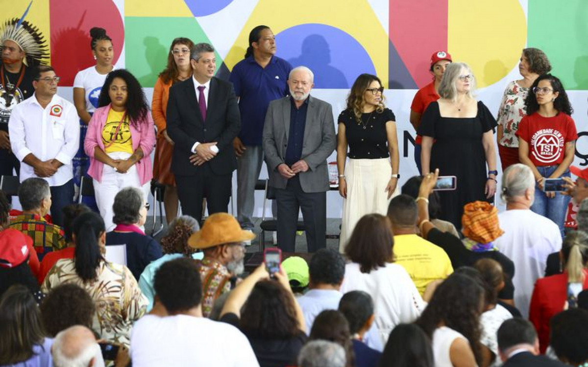 Lula afirmou que &eacute; defensor da estabilidade fiscal, mas que o povo n&atilde;o deve ser deixado de lado