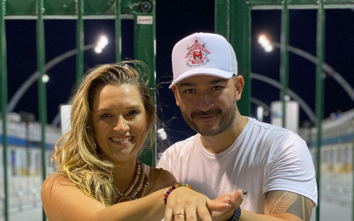 Ana Thais Matos &eacute; pedida em casamento no samb&oacute;dromo do Anhembi, em S&atilde;o Paulo
