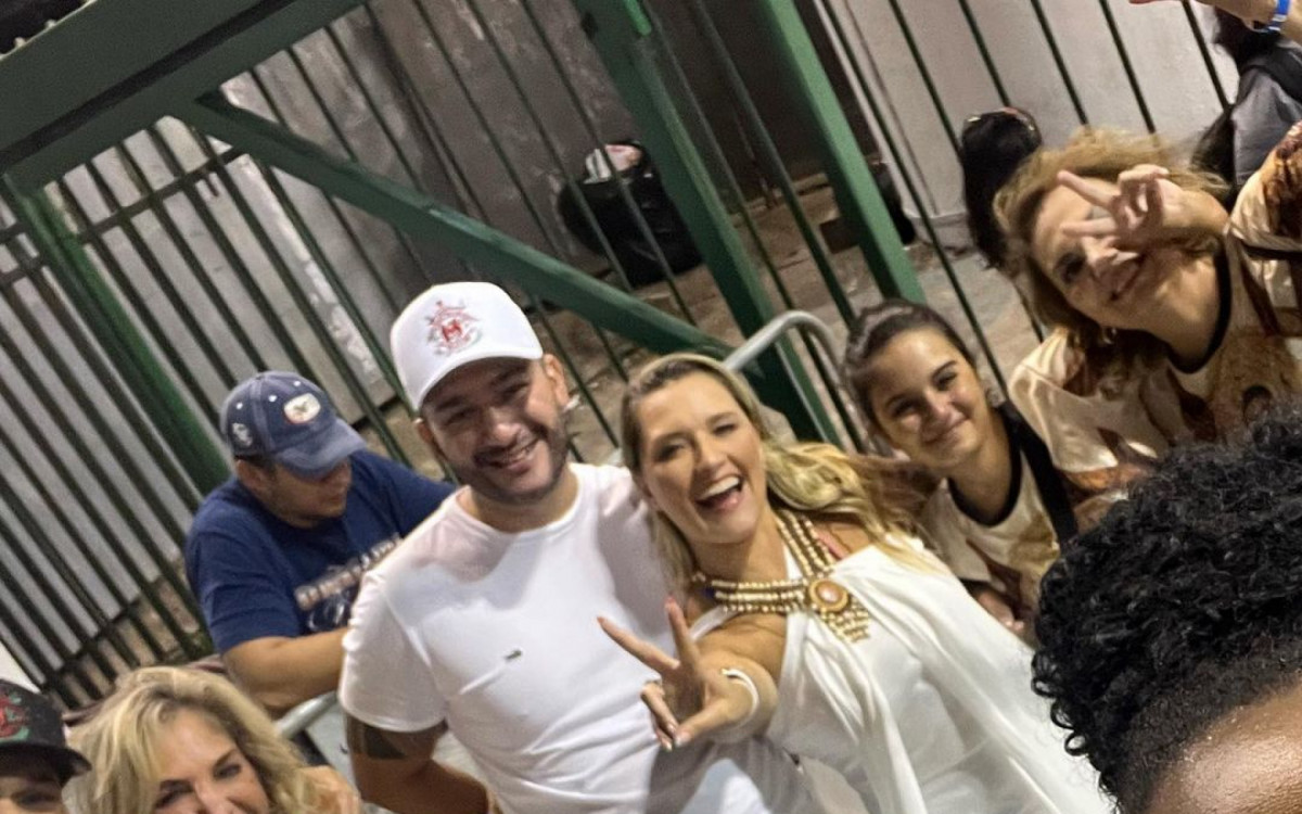 Ana Thais Matos &eacute; pedida em casamento no samb&oacute;dromo do Anhembi, em S&atilde;o Paulo