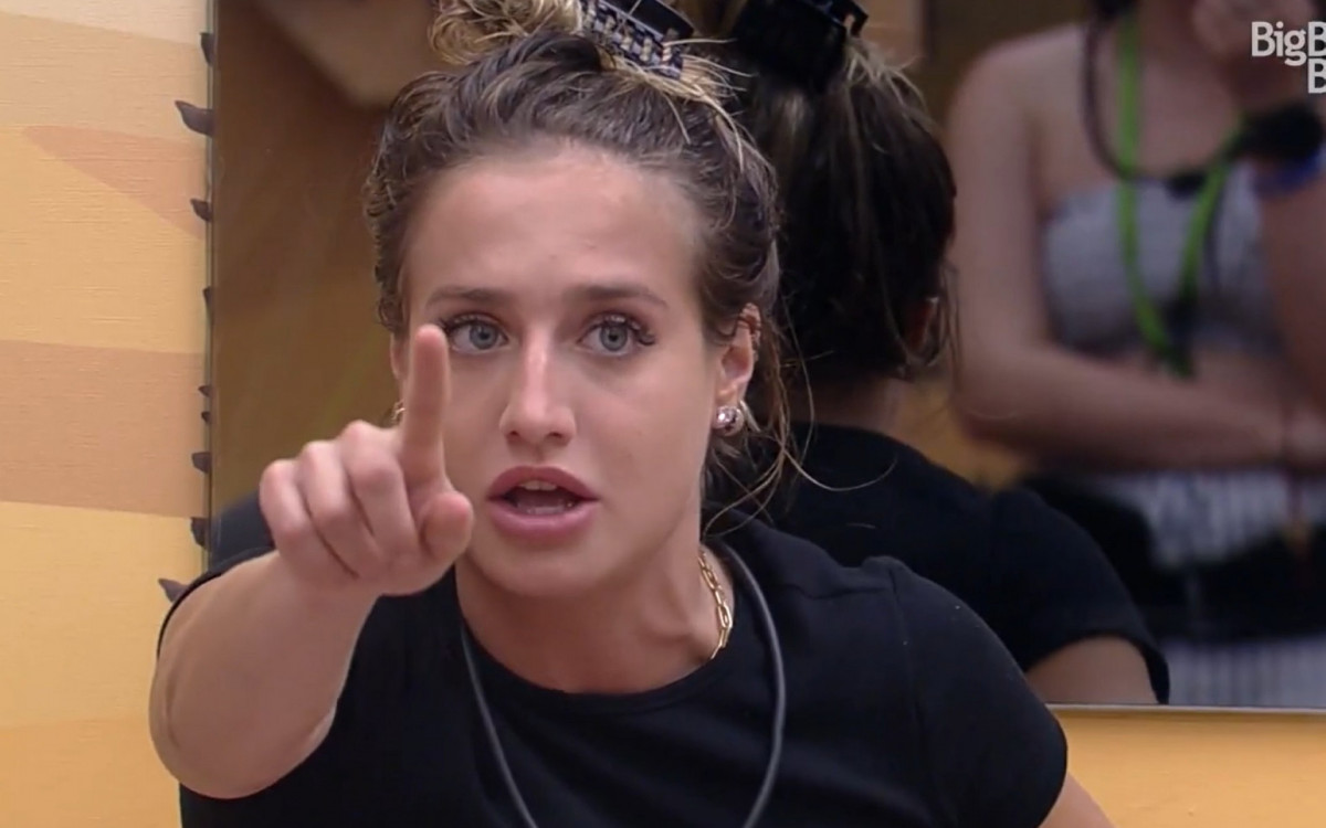 Bruna Griphao reclama com integrantes do quarto deserto - Reprodução de vídeo / TV Globo