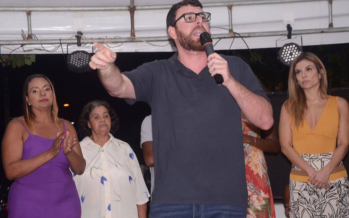 Prefeitura de Magé entrega quadra poliesportiva