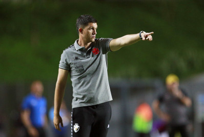 Barbieri vê Vasco atrás de rivais no Rio e critica arbitragem em derrota para o Voltaço