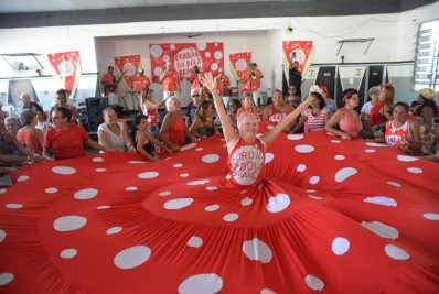 Cordão do Bola Branca abre a folia em Niterói