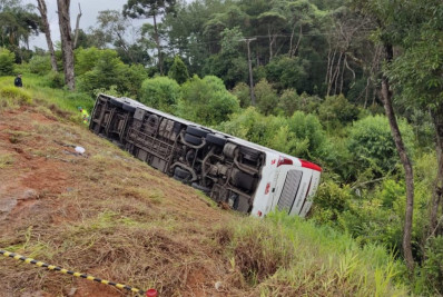 Acidente de ônibus deixa sete mortos no Paraná; criança argentina de 3 anos está entre as vítimas