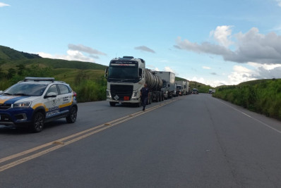 GMVR escolta carretas na Rodovia do Contorno, em velocidade controlada