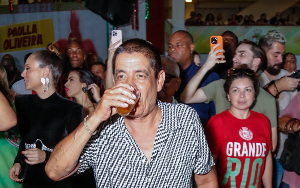 Zeca Pagodinho, homenageado da escola em 2023, no ensaio da Grande Rio