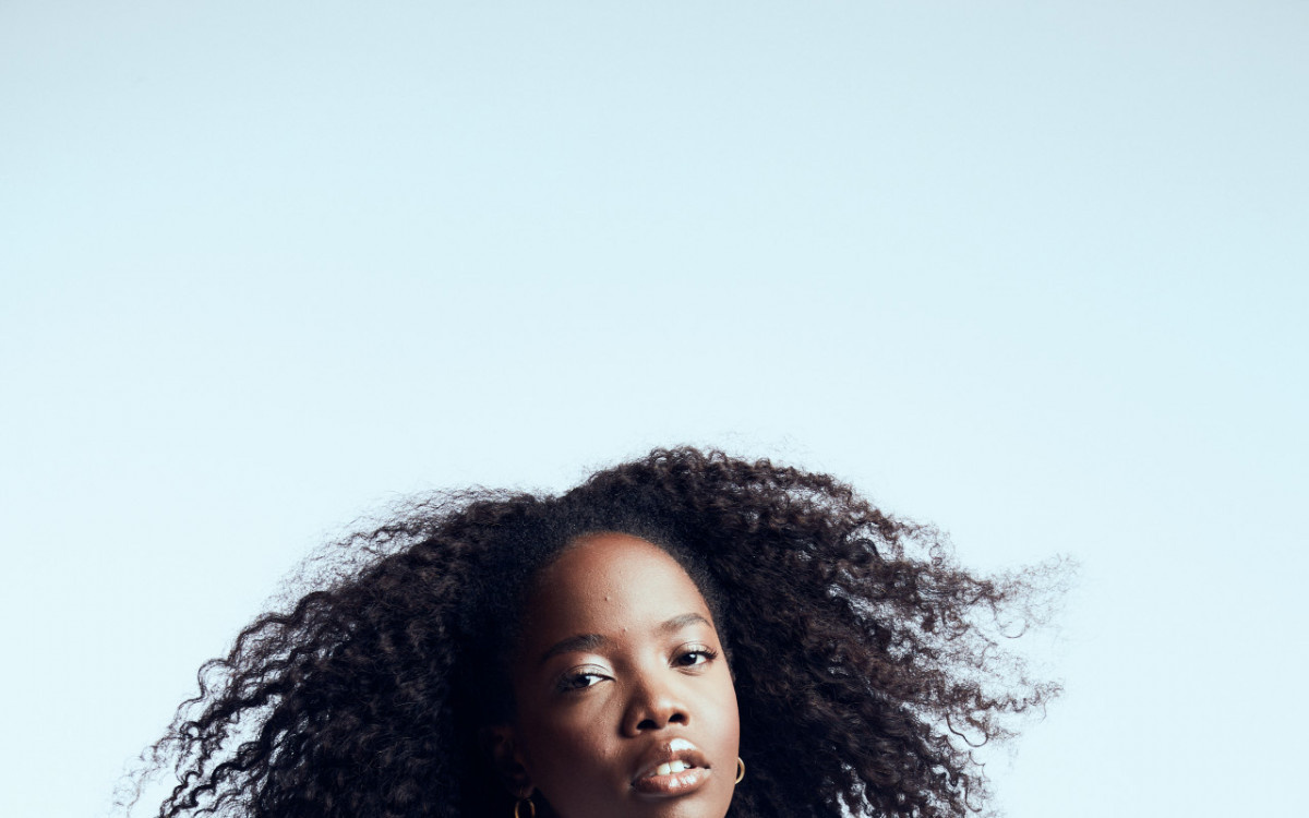 Além da novela, Clara Moneke está no filme 'Nosso Sonho', sobre a história de Claudinho e Buchecha
