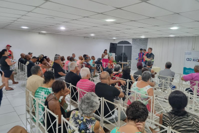Moradores da Vila São João participam de encontro com representantes da Águas do Rio