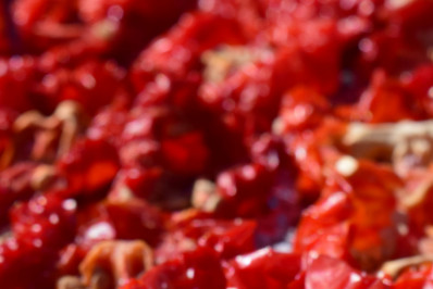 Post usa vídeo de 2022 para dizer, erroneamente, que tomates estão sendo descartados por suposta crise econômica