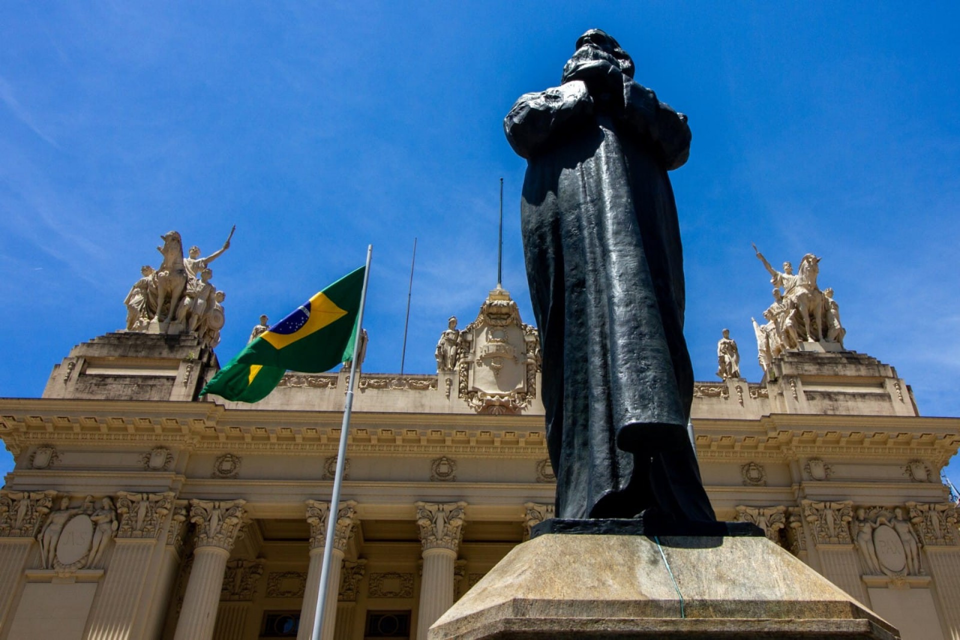 Posse dos deputados contou com a presença do governador Cláudio Castro (PL) e de André Ceciliano (PT), que ocupou a presidência da assembleia - Érica Martin / Agência O Dia