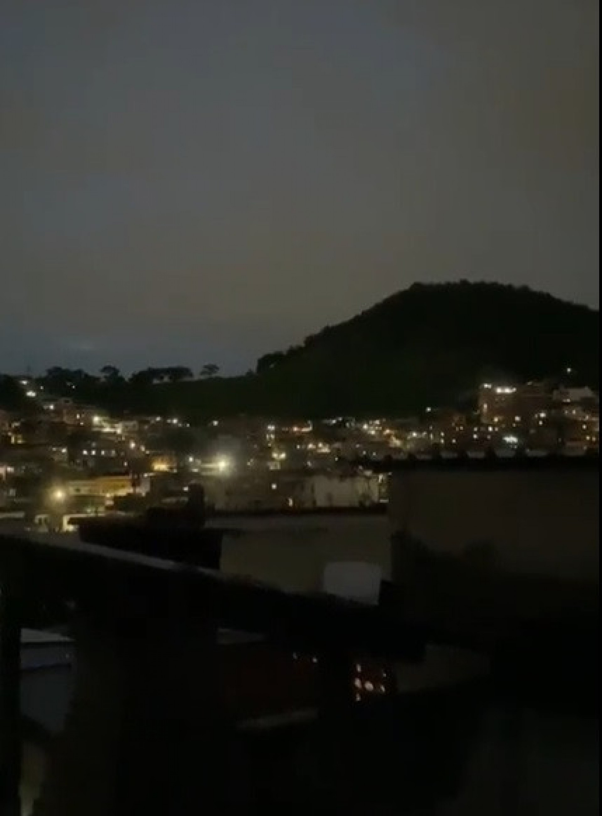 Tiroteio no Morro da Chacrinha, na Pra&ccedil;a Seca, assusta moradores nesta quarta-feira (1&ordm;)