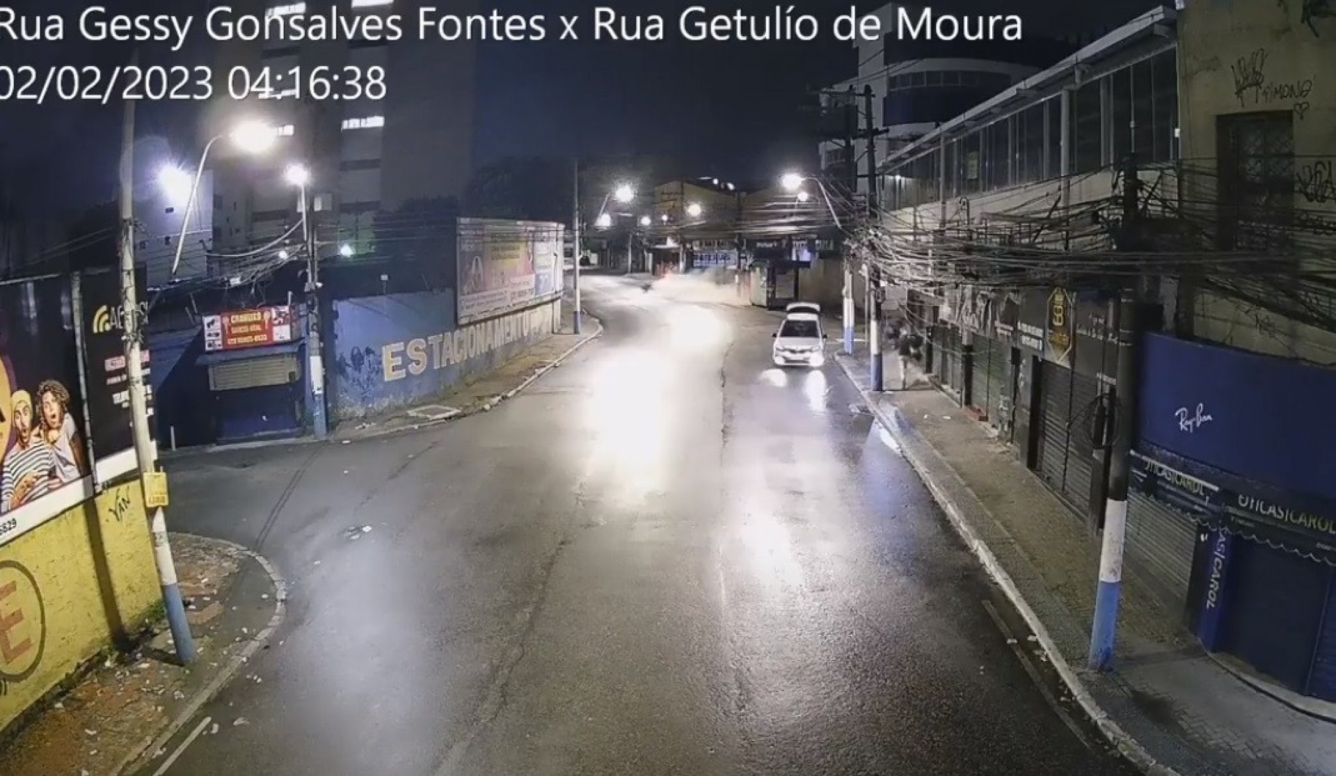 Um grupo armado explodiu a ag&ecirc;ncia da Caixa Econ&ocirc;mica Federal, no Centro de Meriti - Reprodu&ccedil;&atilde;o