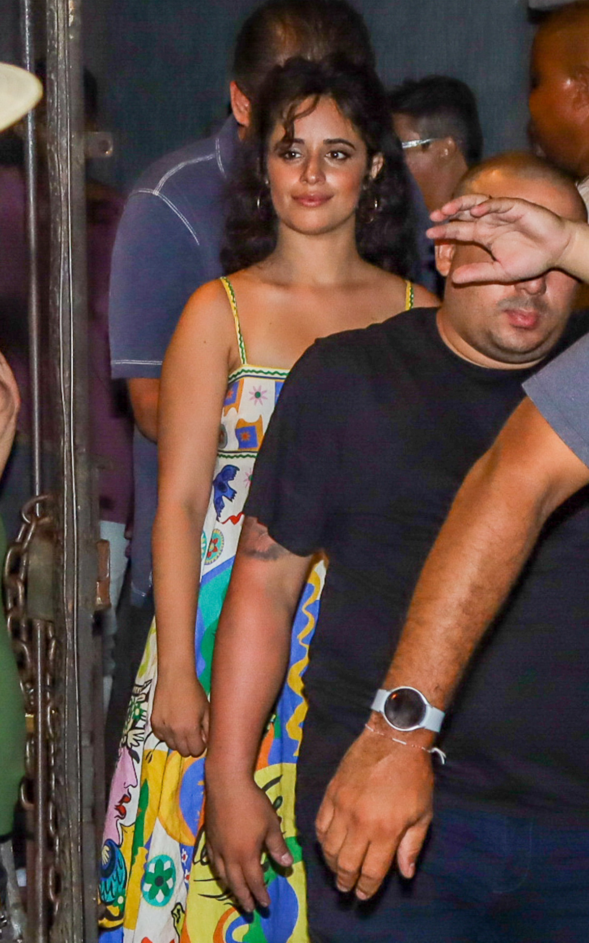 Camila Cabello participa de grava&ccedil;&atilde;o do filme 'Rob Peace' em bar da Lapa, no Rio, na noite de quarta-feira