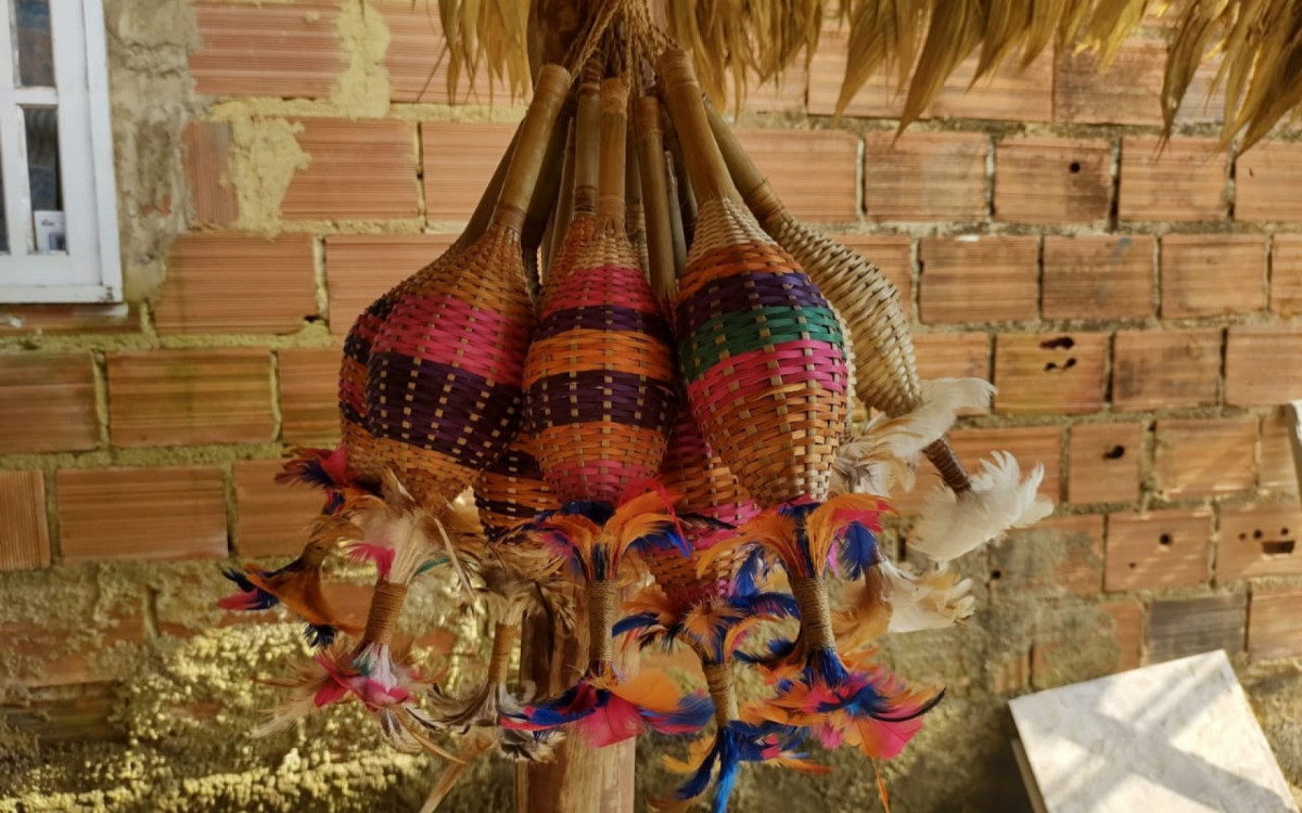 Aldeia Rio Pequeno. Ind&iacute;genas sobrevivem da venda de artesanato e da agricultura de subsist&ecirc;ncia