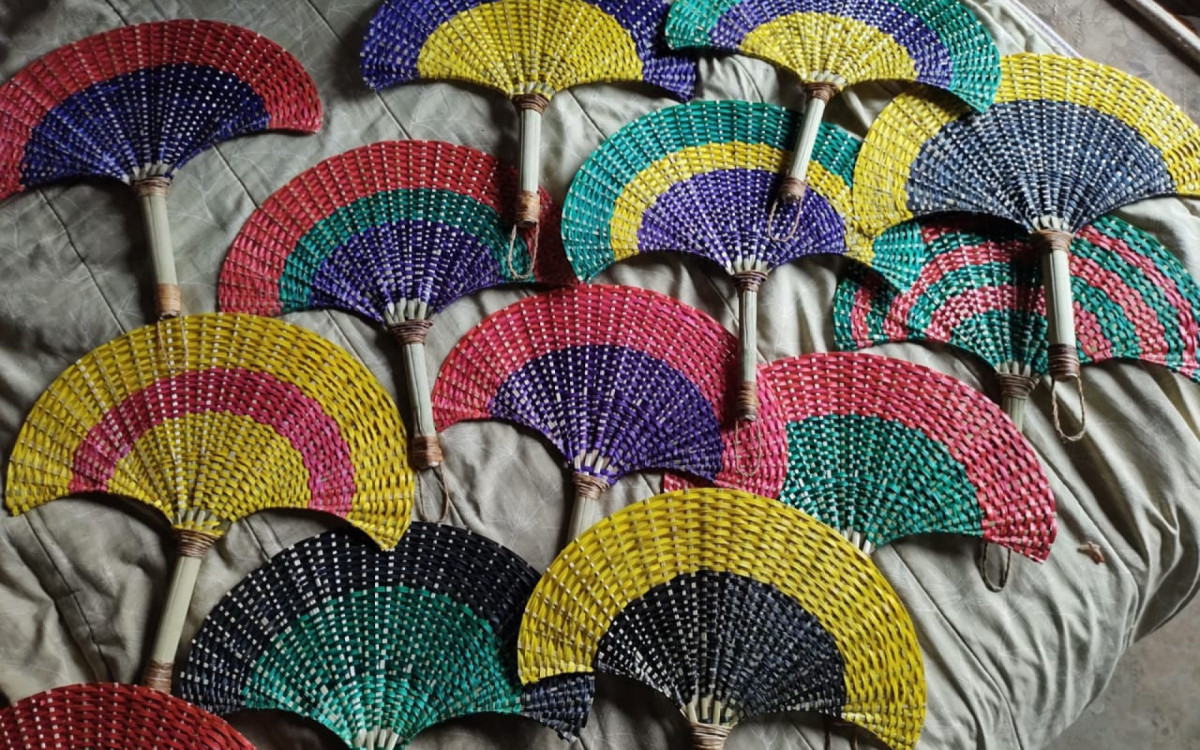 Aldeia Rio Pequeno. Ind&iacute;genas sobrevivem da venda de artesanato e da agricultura de subsist&ecirc;ncia