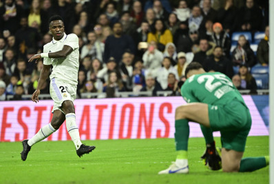 Vini Jr. rescinde com a Nike e usa chuteiras pretas em jogo do Real Madrid