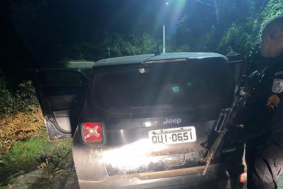 PM recupera carro furtado em Cabo Frio