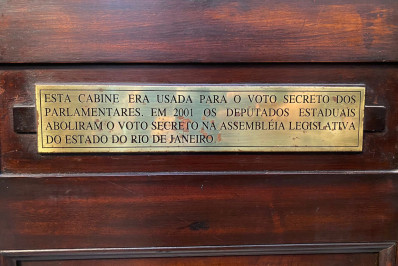 Alerj usa peça de museu — literalmente — para realizar votação secreta