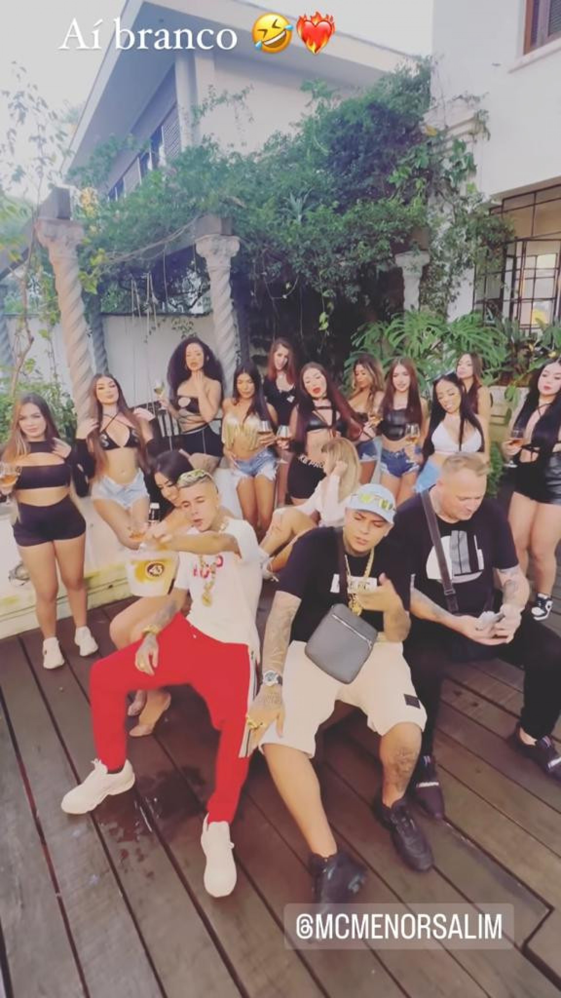 O paulista MC Paiva movimentou as redes sociais, nesta quinta-feira, 2, ap&oacute;s compartilhar um v&iacute;deo com a pr&eacute;via de sua nova m&uacute;sica - Reprodu&ccedil;&atilde;o Internet