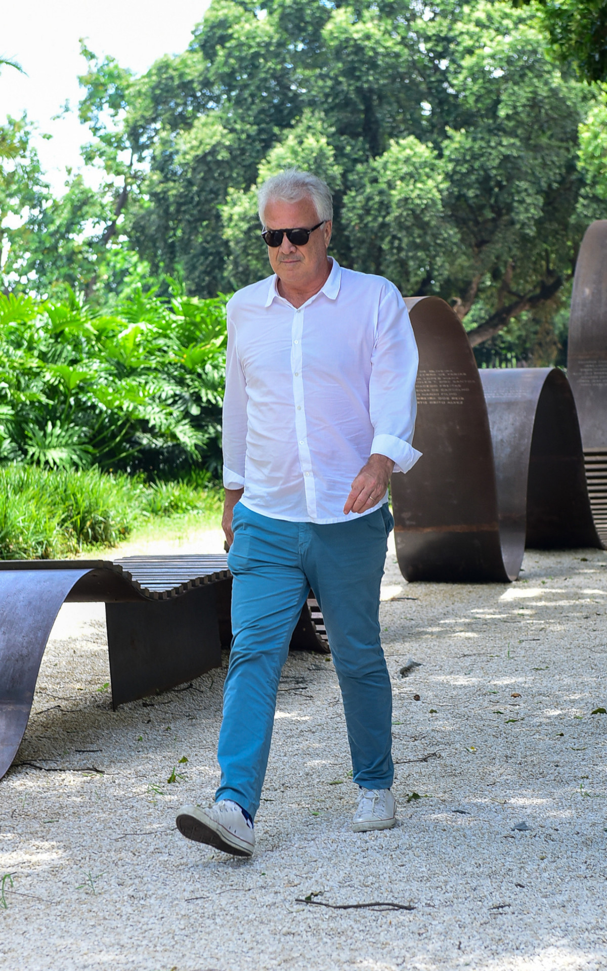 Pedro Bial chega ao vel&oacute;rio de Gloria Maria