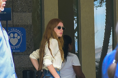 Amigos e familiares dão último adeus à Gloria Maria no Rio