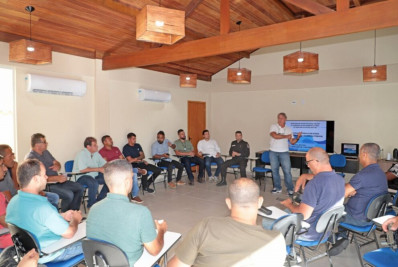 Prefeito de Búzios, Alexandre Martins participa de reunião com as forças de segurança que atuam no município