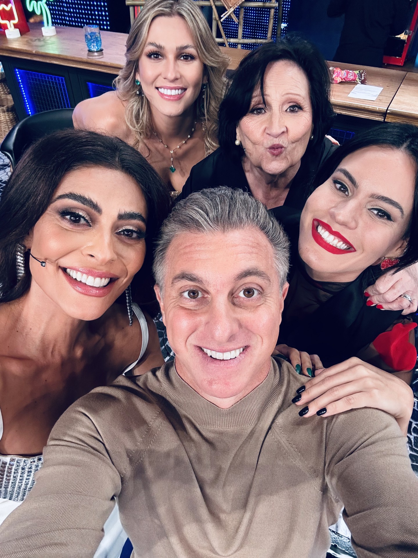 Lívia Andrade, Dona Déa Lúcia, Letícia Lima, Juliana Paes, Luciano Huck. - Alexandre Levy / TV Globo