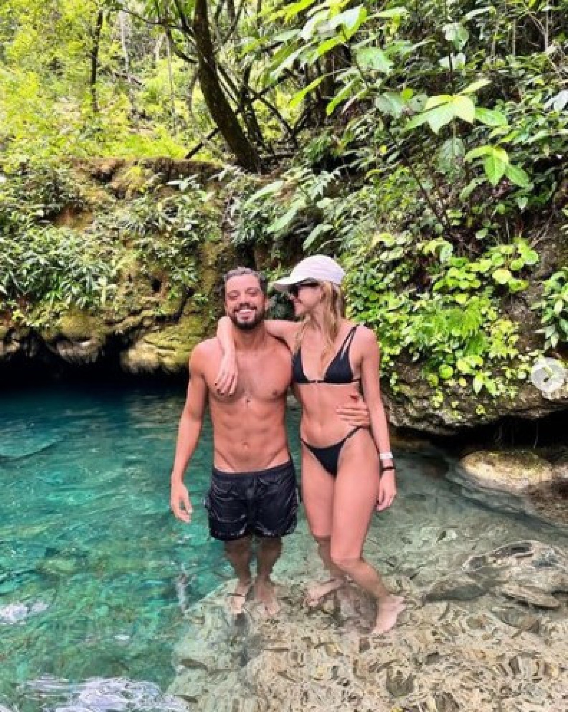 Agatha Moreira e Rodrigo Simas aproveitam Bonito, no Mato Grosso do Sul - Reprodução Internet