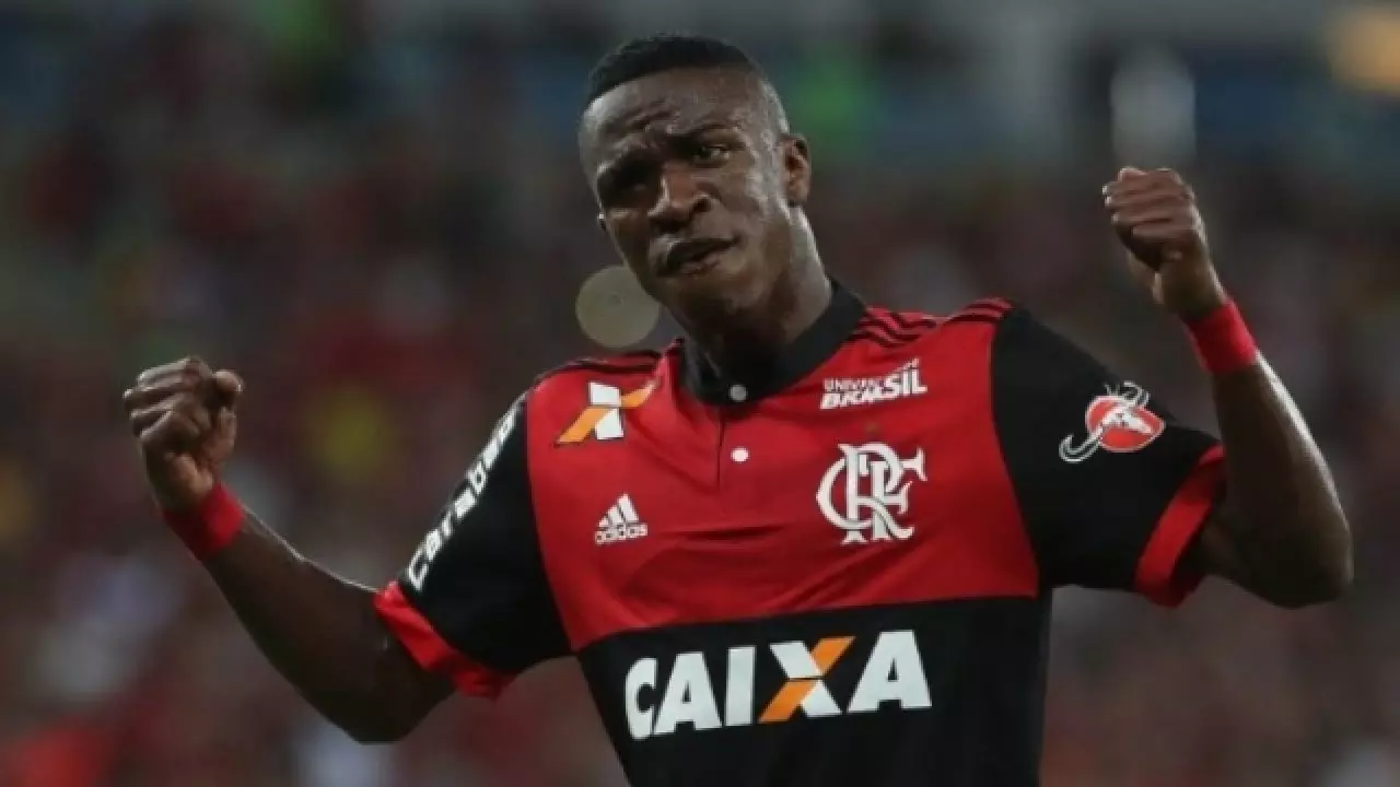 Vinícius Junior em ação pelo Flamengo - Divulgação / Flamengo