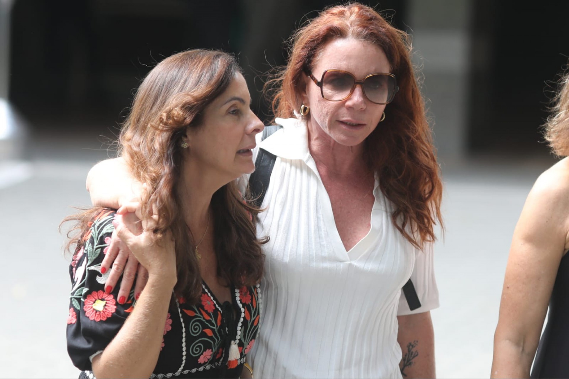 Leilane Neubarth comparece ao velório de Gloria Maria - Pedro Ivo / Agência O DIA