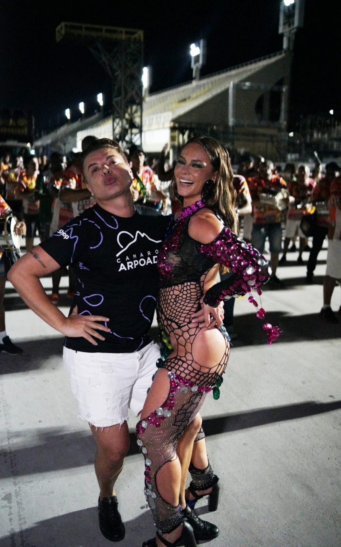 Paolla Oliveira e David Brazil, em ensaio da Grande Rio para o Carnaval 2023