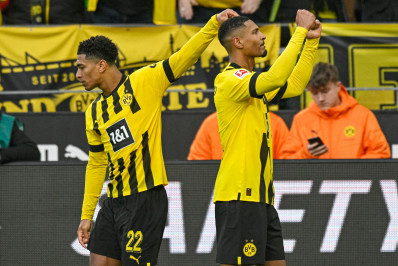 Atacante do Borussia Dortmund marca primeiro gol oficial após luta contra câncer