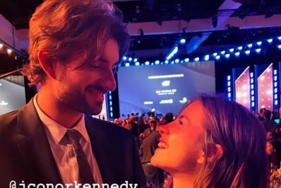 Giulia Be participa de evento do Grammy com o namorado: 'Minha pessoa favorita'