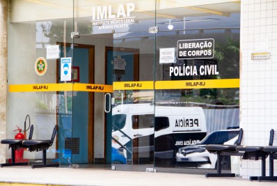 No IML, irmã de jovem morto por PM com tiro à queima-roupa desabafa: 'Quero que esse policial pague' 
