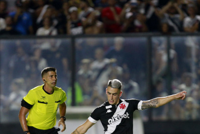 Orellano e Puma Rodríguez estreiam em São Januário e exaltam torcida do Vasco