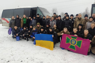 Russos e ucranianos são libertados em troca de detentos, afirmam autoridades 