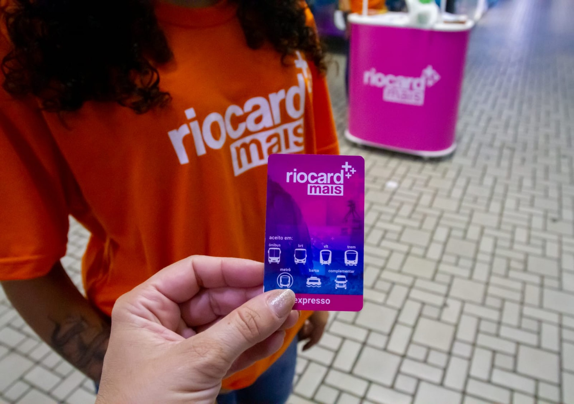 Movimentação de pessoas para o cadastro da RioCard mais, na central do Brasil  centro do Rio de janeiro, na manhã deste sábado (4) - Érica Martin/ Agência O Dia