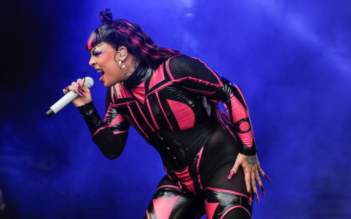 Gloria Groove se apresentou em festival de pr&eacute;-Carnaval, neste s&aacute;bado, em S&atilde;o Paulo