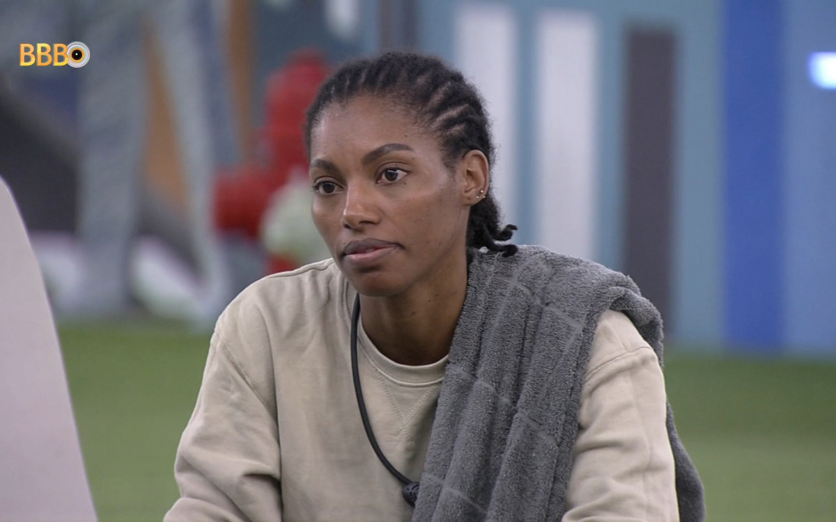 Tina atendeu ao Big Fone na noite deste sábado - Reprodução