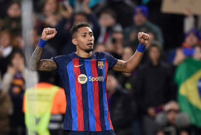 Raphinha brilha e Barcelona dispara na liderança do Campeonato Espanhol
