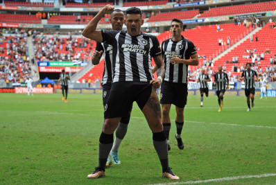 Tiquinho encerra jejum e Botafogo goleia o Boavista no Mané Garrincha